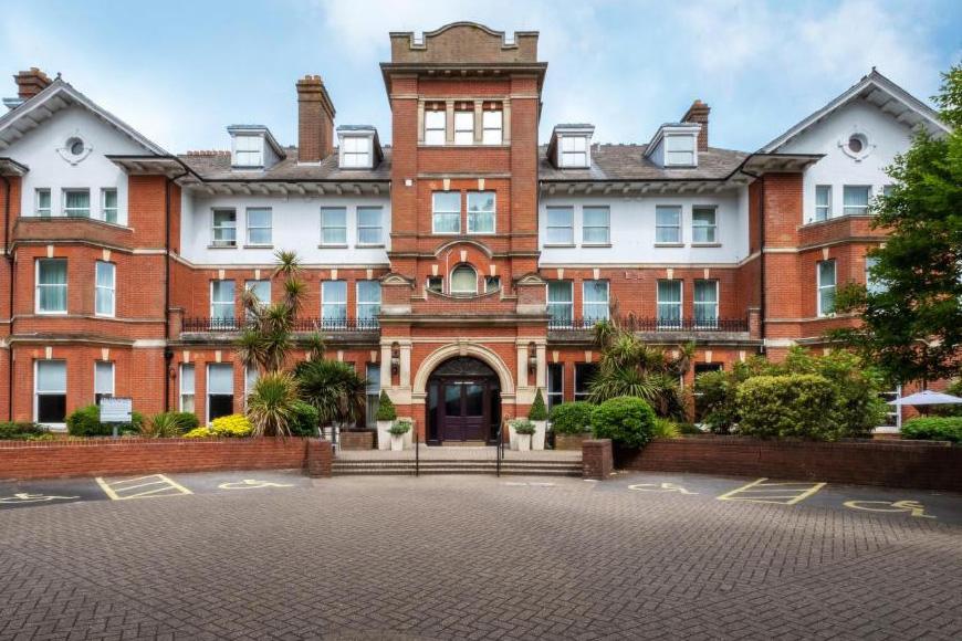 Tuinreis-Surrey-hotel01